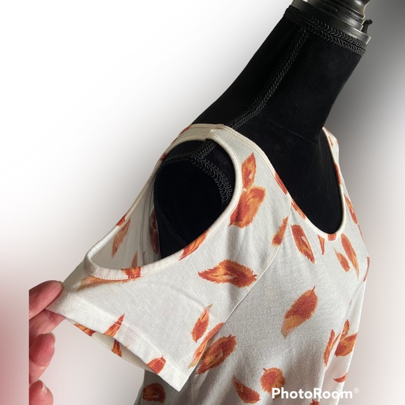 🎉2/20$ Forever 21 Cold shoulder T😎 - Picture 5 of 7